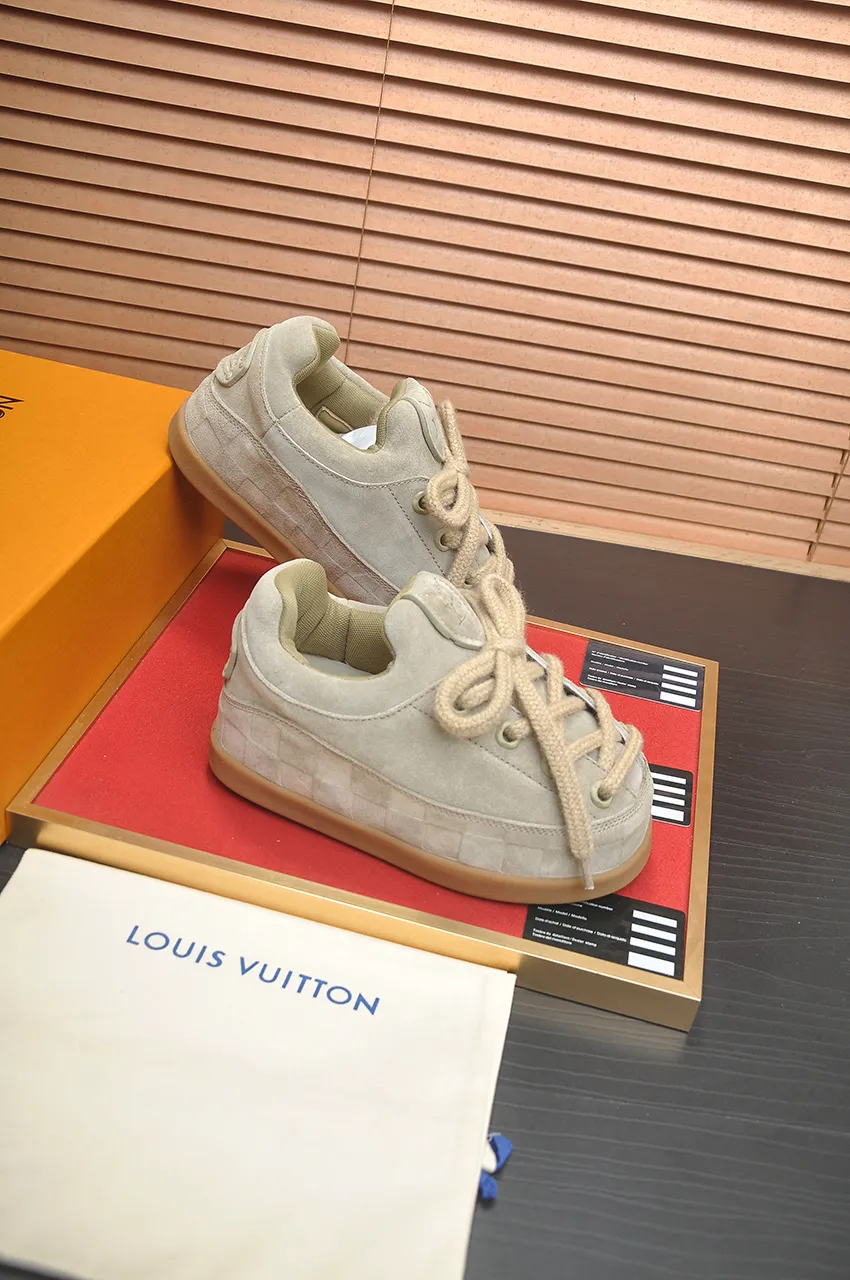 Men's men's shoes💰700💶 🔥New style🔥 LV co-branded nigo, ugly and cute😍Many Internet celebrities have put on their shoes, classic and versatile items.  ❄️Fabric: Imported high mercerized cow suede. ❄️Inner lining: high-grade elastic mesh, ❄️Outsole: original molded outsole, palm print rubber outsole with hidden L letter and Monongram flower ❄️Size: Female 35-41 (Female 41 customized), Male 39-46 (45-46 customized)
